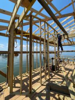 Boathouse on Lake Livingston with a bar and entertainment system